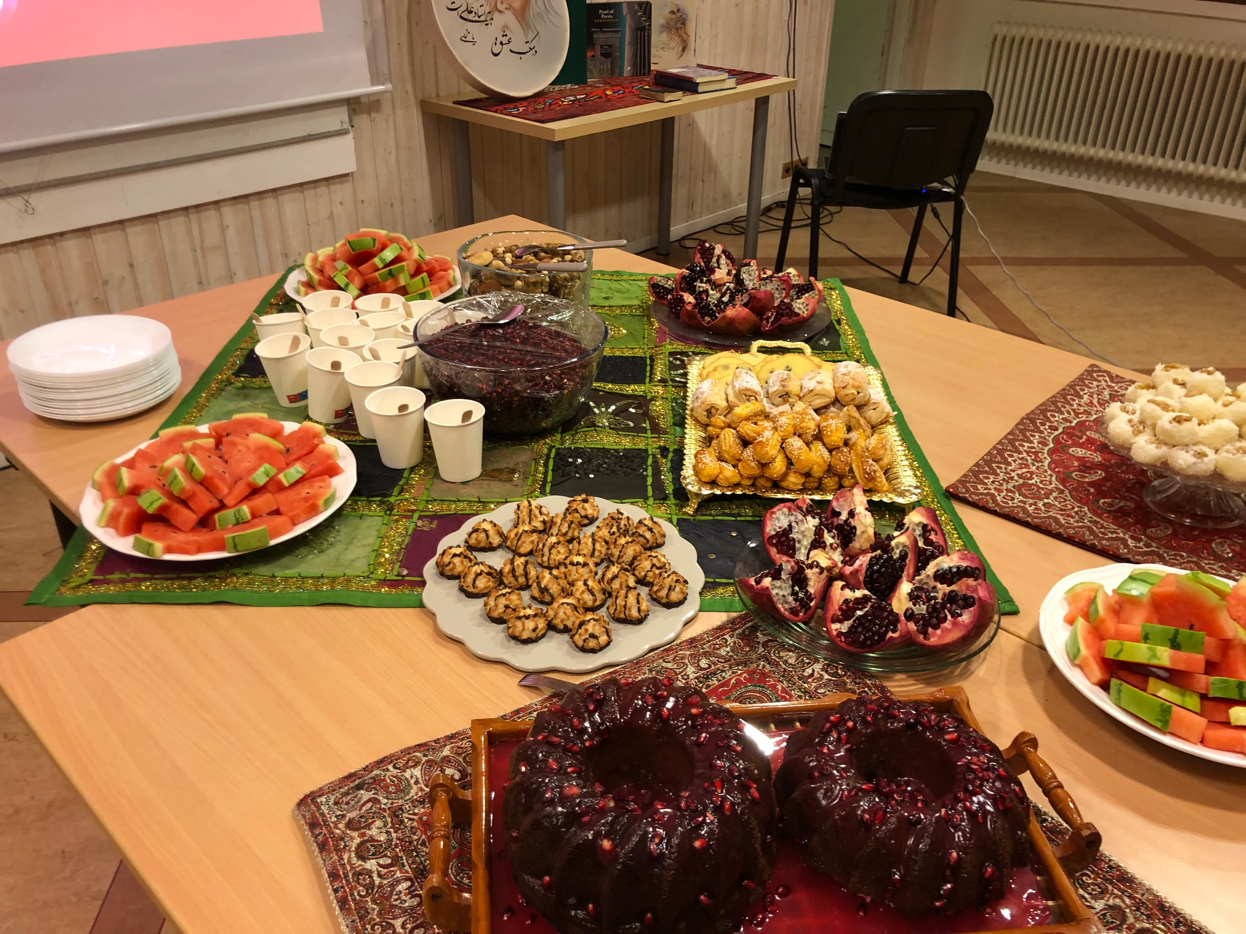 Yaran firar Chaharshanbe Suri, den persiska eldfesten, på Skutberget i Karlstad
